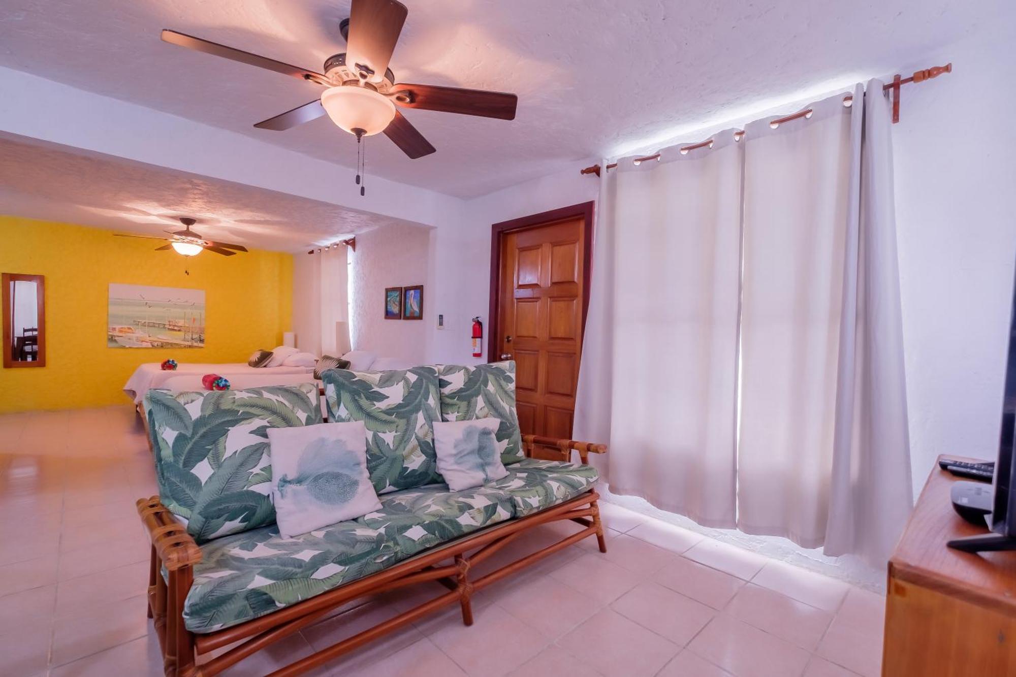 Seven Seas Resort Adults Only ซานเปโดร ภายนอก รูปภาพ